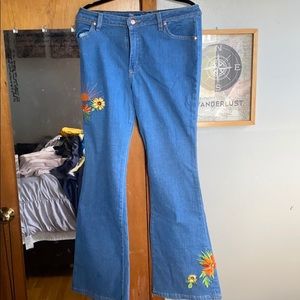 Wrangler x Mod Cloth Flare Jeans w/design